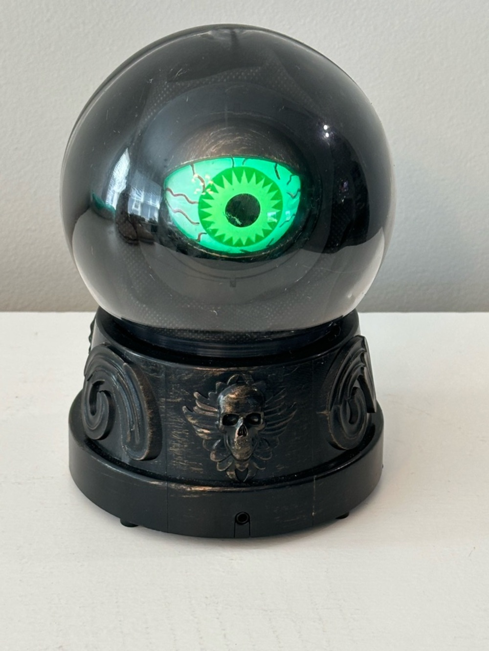 2016 Gemmy Halloween Talking Animated Crystal Ball Eyeball Motion Activated